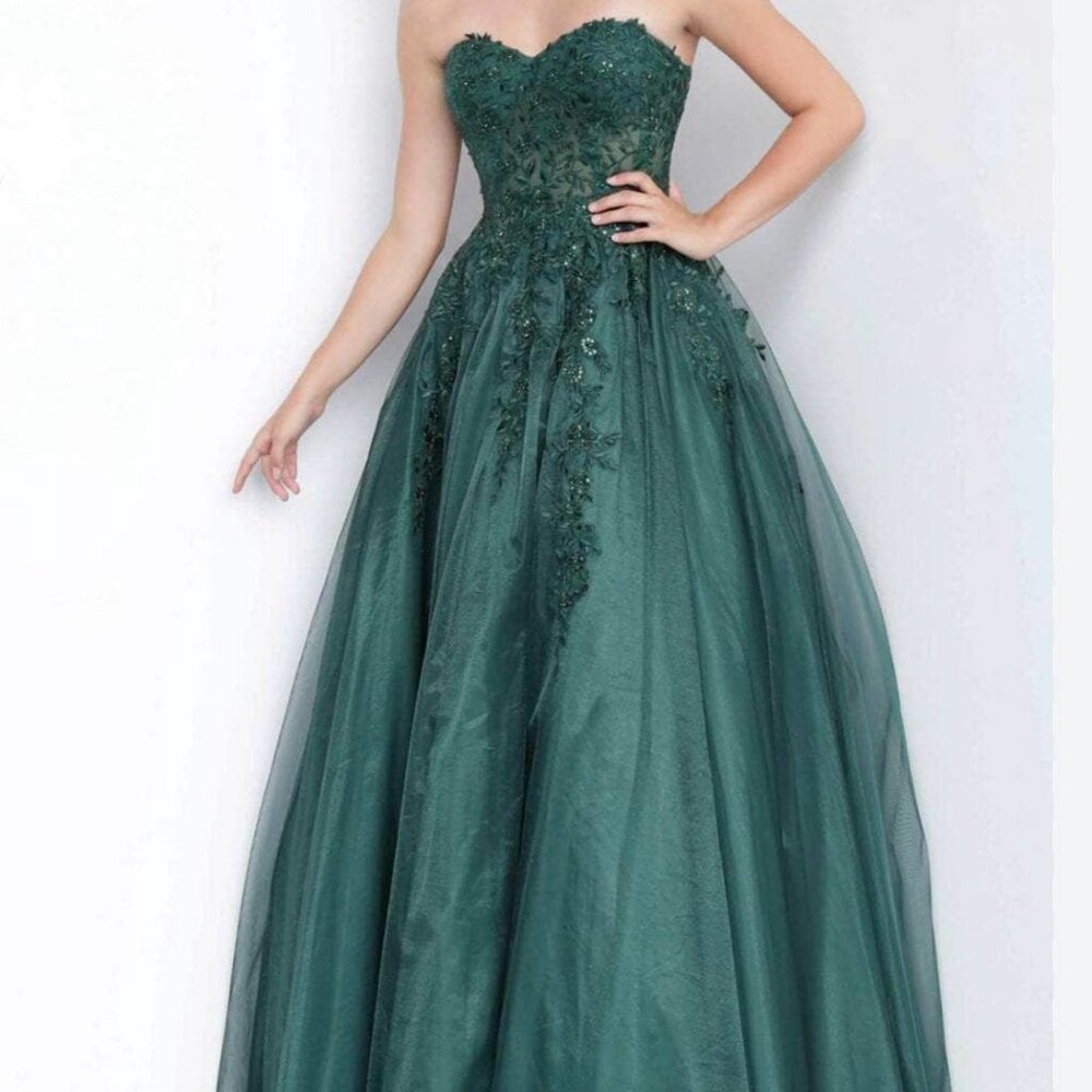 Gorgeous Jovani Green Prom Gown - Size 4 - Picture 3 of 6